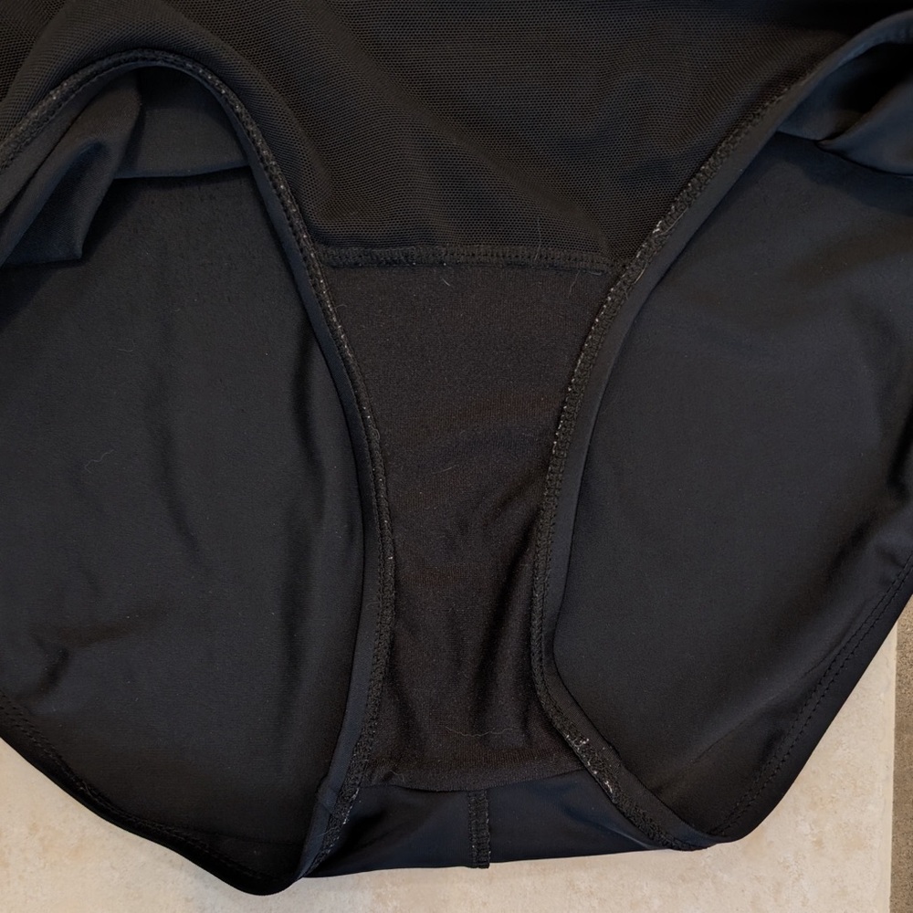 Y2K Krista One Piece Eyelet Detail Swimsuit Size 16 - Picture 11 of 13